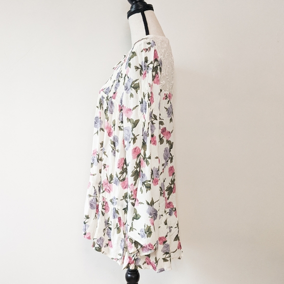 NWT Floral and Lace Tunic - Picture 4 of 6